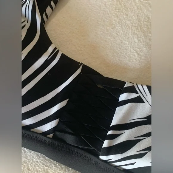 Athleta Swim Square Neck Bikini Top Bra XS Black White 64023 Stretch Mesh Detail - Picture 3 of 9